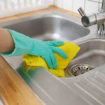 با این چک لیست از تمیزکاری‌های اساسی منزل ، تمام اتاق‌های خانه را برق بیندازید!