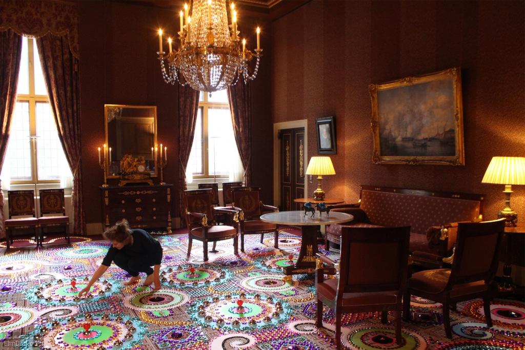 فرش آراسته با جواهرات در کاخ سلطنتی آمستردام 